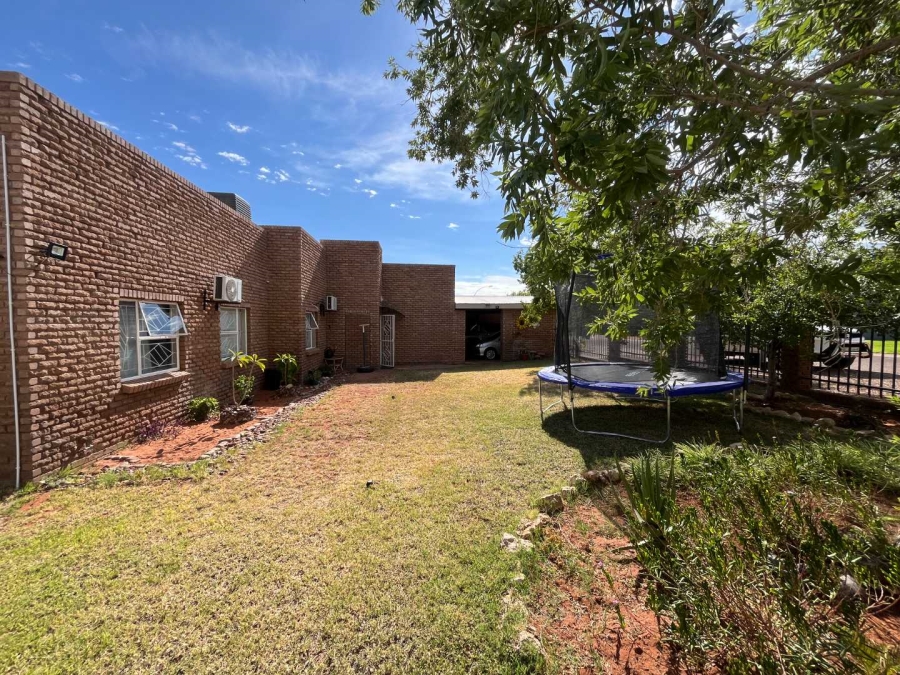 4 Bedroom Property for Sale in Keidebees Northern Cape